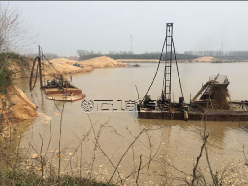 無節(jié)制開采河沙，河堤受損嚴(yán)重