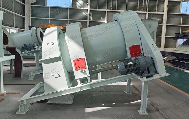 機(jī)制砂防離析、防揚(yáng)塵，有經(jīng)驗(yàn)的砂廠都在用加濕拌和機(jī)